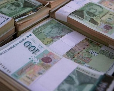 Апаши задигнаха 10 бона от магазин в Пловдив, други пък обраха църква