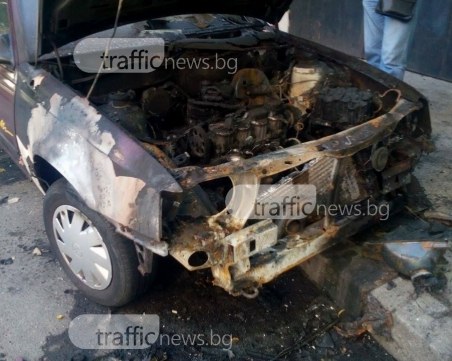 Автомобил горя снощи в Пловдив