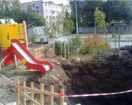 Детски площадки - като от филм на ужасите СНИМКИ