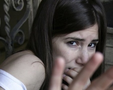 Мъж и жена държали дъщеря си 15 години заключена, накрая я оставили да умре от студ