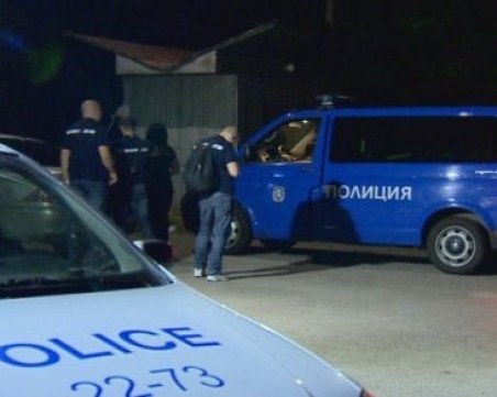 Полиция щурмува бардак - арестуваха сводник, карал ученичка да участва в оргии