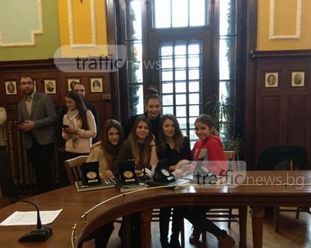 Кметът и общинарите посрещнаха с аплодисменти 4 Magic СНИМКИ