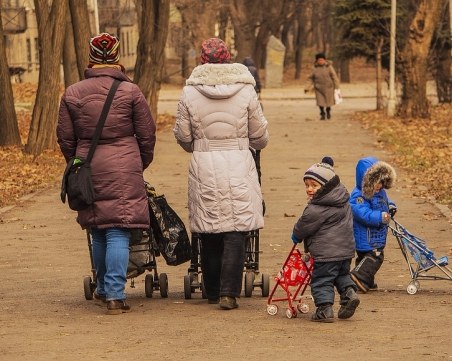 Безработни майки в Пловдивско търсят детегледач - повече от 180 са!