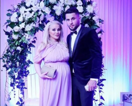 Деси Слава роди момченце