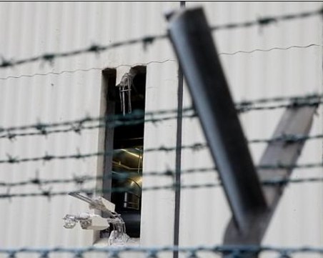 Като от филм: затворници пробиха дупка и избягаха СНИМКИ