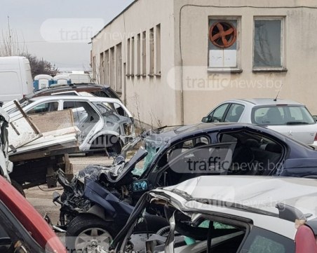 Колата ковчег от мелето край Кричим - смачкана до неузнаваемост СНИМКИ