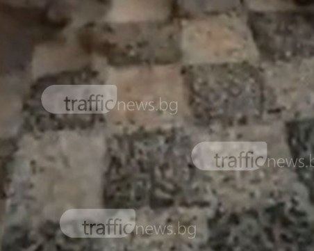 Порой с градушка удари Карлово! Светкавици раздират небето ВИДЕО