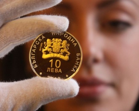 Пускат нови позлатени монети от 10 и 2 лева СНИМКИ