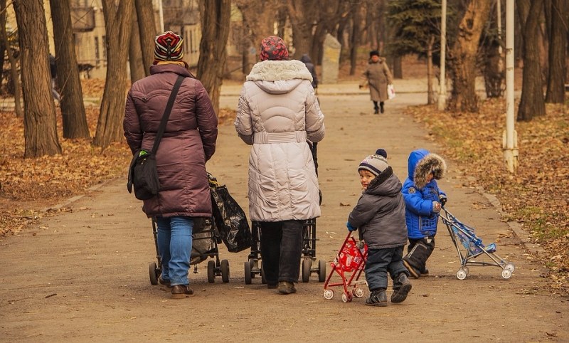 Безработни майки в Пловдивско търсят детегледач - повече от 180 са!