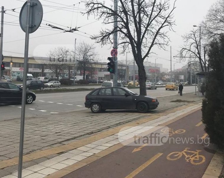 Изумително! Пловдивчанин показа, че абсурдното паркиране не познава граници
