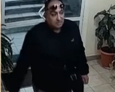 Екшън: Мъже сами заловиха нагъл крадец, обрал жена ВИДЕО