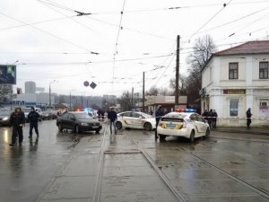Нападател взе заложници в поща, заплаши, че ще се взриви