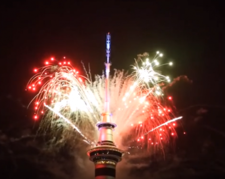 2018 дойде в... Нова Зеландия и Австралия! Посрещнаха я с уникално светлинно шоу ВИДЕО