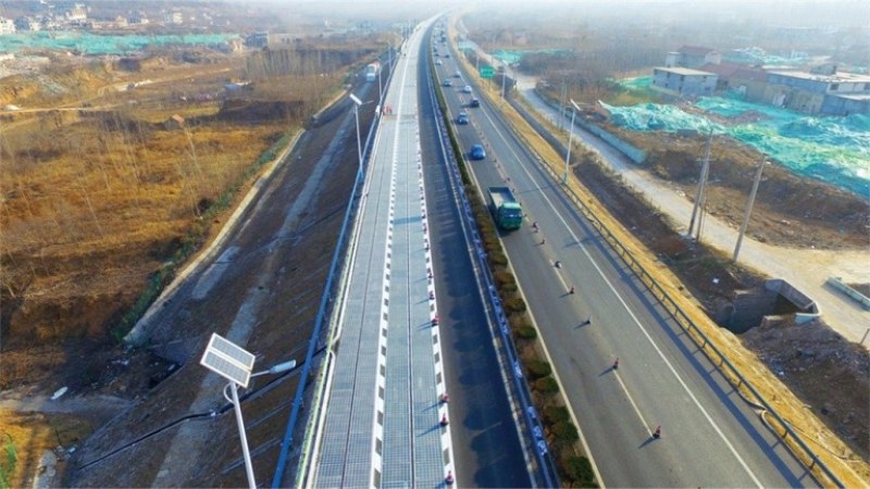 Отвориха първата соларна магистрала в света