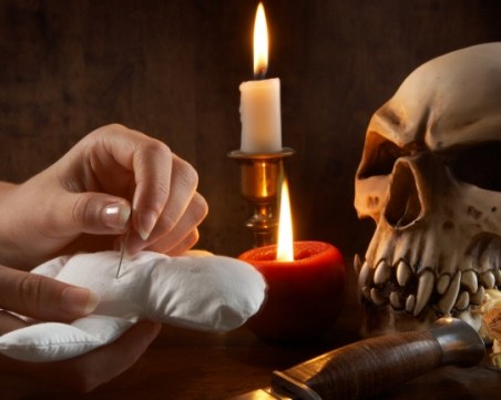 Нова черна магия подпали България! Издава я паренето в пъпа