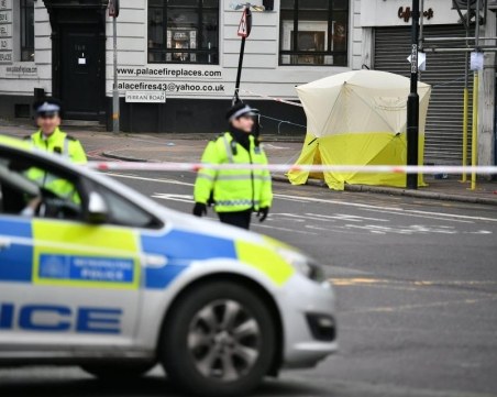 Смърт в Лондон! Прерязаха гърлата на четирима в новогодишната нощ