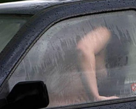 Таксиджия изнасили 25-годишна жена на път за гроба на баща й