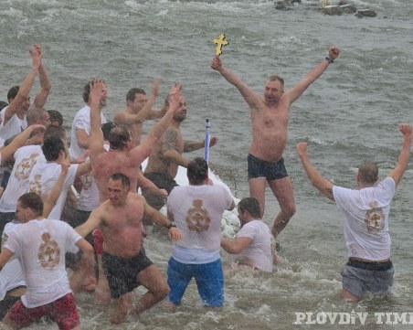 Търсят се ентусиасти за изваждането на Богоявленския кръст от Марица