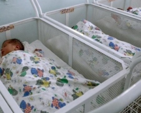 Трима юнаци се появиха на бял свят в новогодишната нощ в УМБАЛ 