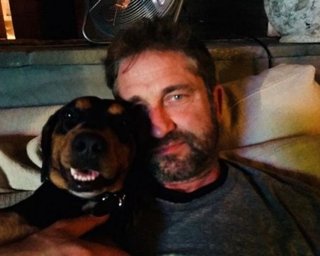 Джерард Бътлър, който си взе куче от България, го кръсти Шушка