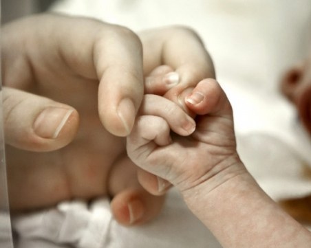 Топим се! Антирекорд по раждаемост у нас