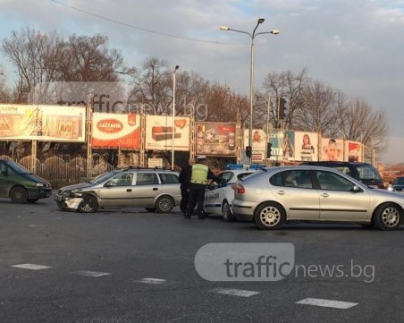Три коли се изтряскаха в кръстовището на Адата, движението е парализирано СНИМКИ