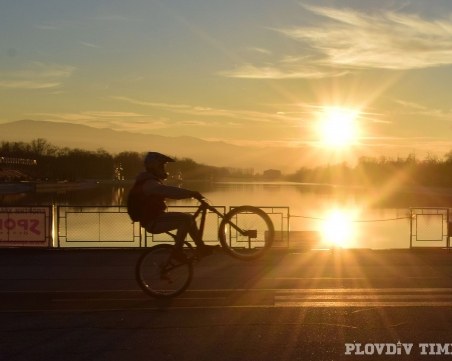 Януарското слънце препълни Гребната база