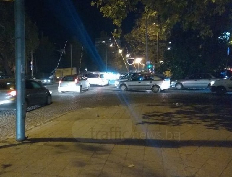 Светофари отпушват кошмарните тапи на прелезите в Пловдив, решение или временен вариант?