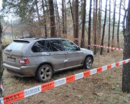Откриха издирвания автомобил БМВ Х5 в гора край Нови Искър СНИМКИ