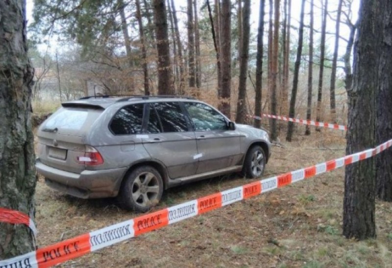 Откриха издирвания автомобил БМВ Х5 в гора край Нови Искър СНИМКИ