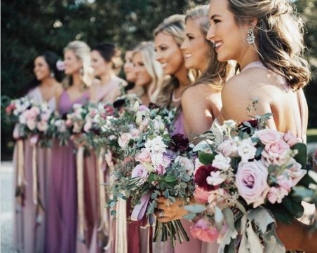 Ще вдигате сватба през 2018-а? Това е актуалният цвят за роклите на шаферките