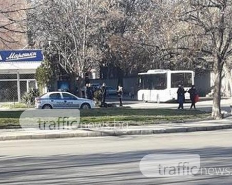 Човек лежи на тротоара в Изгрев! Полиция е на мястото СНИМКИ
