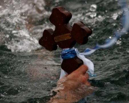 Единствено тази нощ: Водата започва да чува и да сбъдва желания