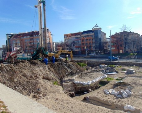 Оживление край Голямата базилика заради хубавото време