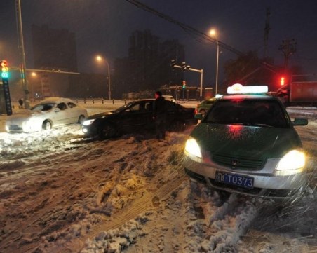 Силен снеговалеж взе живота на 10 души