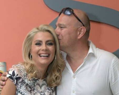 Водещата на “Папараци