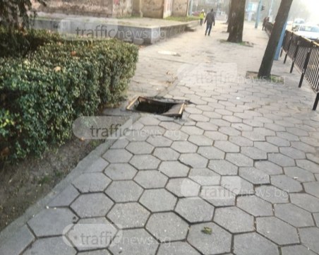 Опасна шахта без капак в Центъра дебне за жертви под носа на районния кмет
