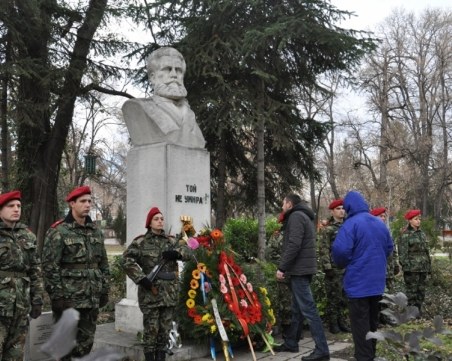 Пловдив се прекланя пред Ботев днес! Честваме 170-годишнината от рождението на революционера
