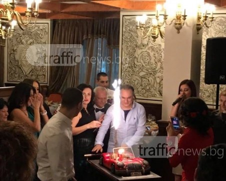 Култовият MG паркира в Алхимика за юбилея на собственика на Робуста Васил Георгиев