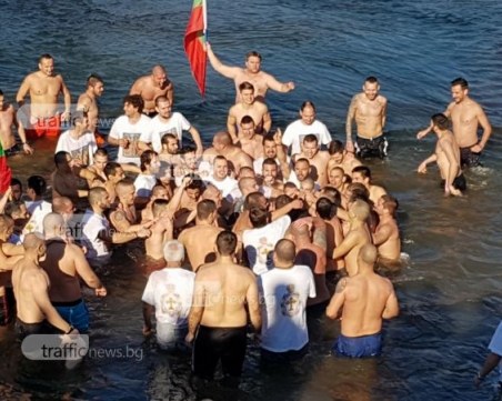 ВИДЕО от невероятната емоция на Йордановден в Пловдив