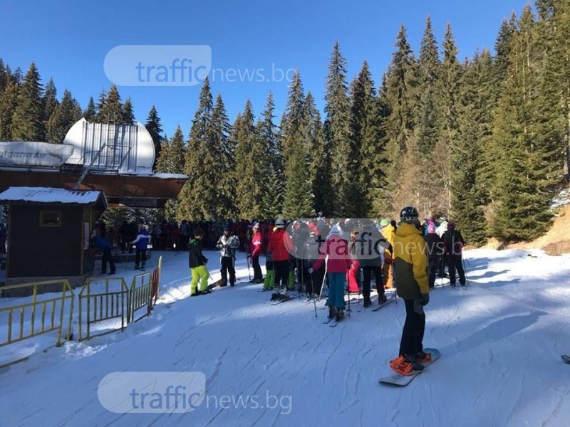 Дълги опашки се извиха на лифтовете на Пампорово СНИМКИ