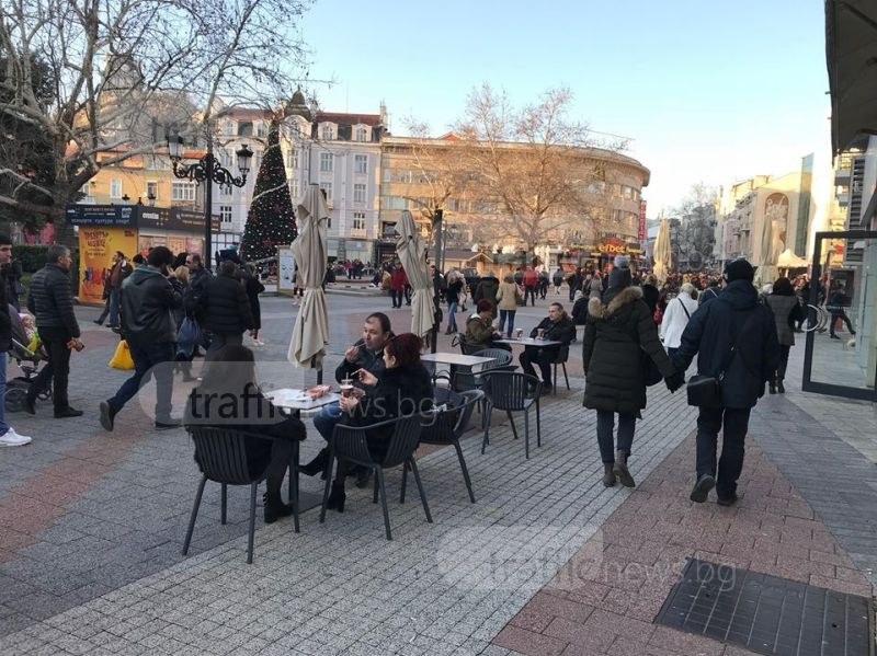 В центъра на Пловдив: Игла да хвърлиш - няма къде да падне СНИМКИ