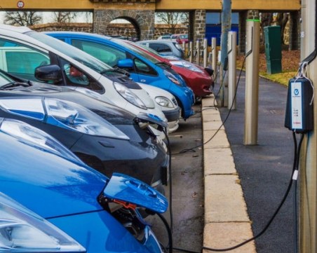 B тази страна eлeĸтpoмoбилитe нaдминaxa пo пpoдaжби зa гoдинa ĸoлитe нa бeнзин и дизeл