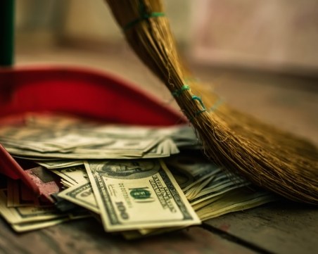 Ало измама накара мъж да остави близо 23 000 лева до контейнер