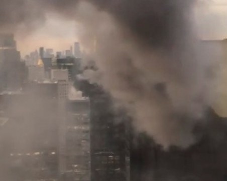 Пожар избухна в небостъргача на Тръмп СНИМКИ