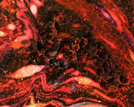 Уникално! Изригващ вулкан “глътна“ камера, а тя записа всичко ВИДЕО