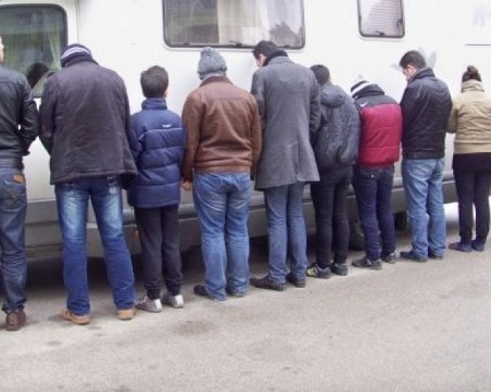 Заловиха 29-годишна българка в Гърция по подозрение за трафик на хора