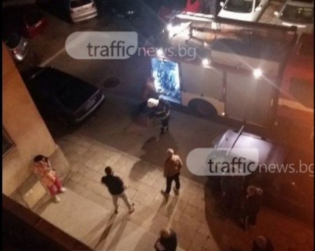 Един човек е пострадал при пожара в Смирненски СНИМКИ