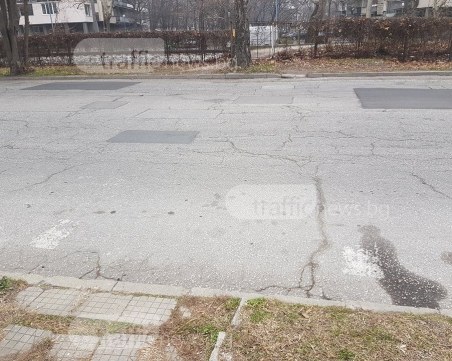 Пловдивчанин се размина на косъм от инцидент заради избледняла пешеходна пътека СНИМКИ