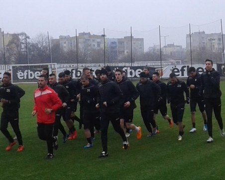 Локо започна подготовка с шестима на проби ВИДЕО И СНИМКИ